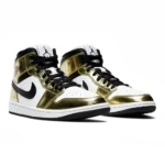 ⁦Air Jordan 1 Mid SE Metallic Gold Black White⁩ – תמונה ⁦2⁩