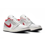 ⁦Air Jordan 1 Low “Night Track” Metallic Silver Varsity Red⁩ – תמונה ⁦2⁩