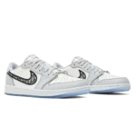 ⁦Air Jordan 1 Low x Dior Wolf Grey Sail Photon Dust White⁩ – תמונה ⁦2⁩