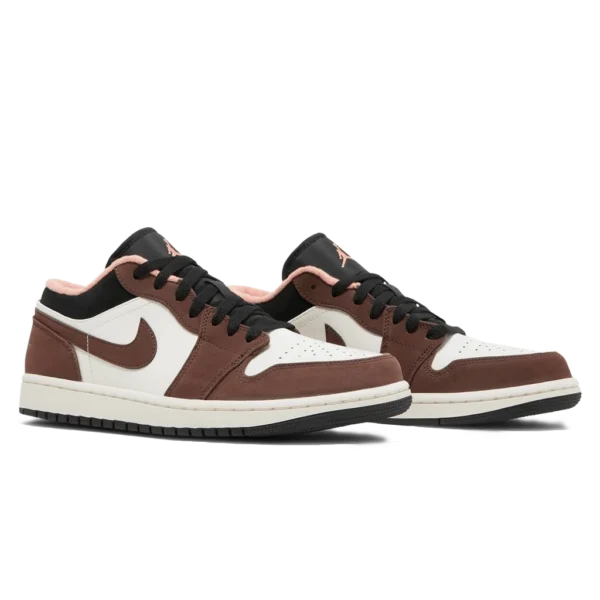 ⁦Air Jordan 1 Low "Mocha" Light Chocolate Black Crimson Bliss⁩ – תמונה ⁦2⁩