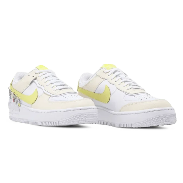 ⁦Nike Air Force 1 Shadow SE Pale Ivory Light Zitron⁩ – תמונה ⁦2⁩