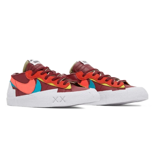 ⁦Nike Blazer Low x Sacai x KAWS Team Red⁩ – תמונה ⁦2⁩