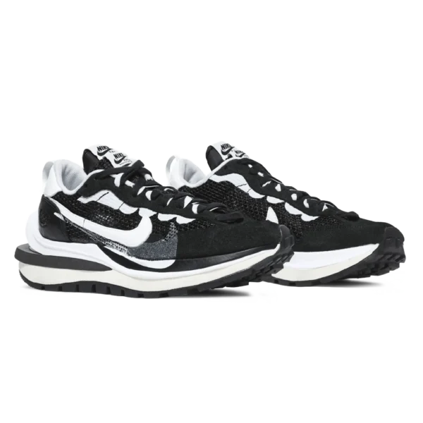 ⁦Nike X Sacai Vaporwafflle Black White⁩ – תמונה ⁦2⁩