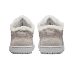 ⁦Air Jordan 1 Low "Sherpa Fleece"Grey White⁩ – תמונה ⁦3⁩