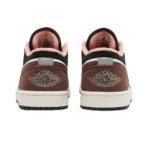 ⁦Air Jordan 1 Low "Mocha" Light Chocolate Black Crimson Bliss⁩ – תמונה ⁦3⁩
