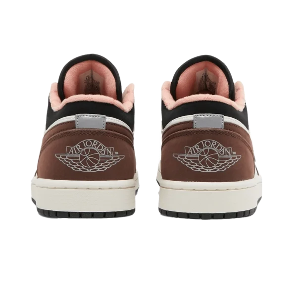 ⁦Air Jordan 1 Low "Mocha" Light Chocolate Black Crimson Bliss⁩ – תמונה ⁦3⁩