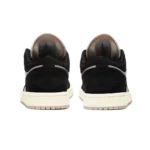 ⁦Air Jordan 1 Low Black Guava Ice⁩ – תמונה ⁦3⁩