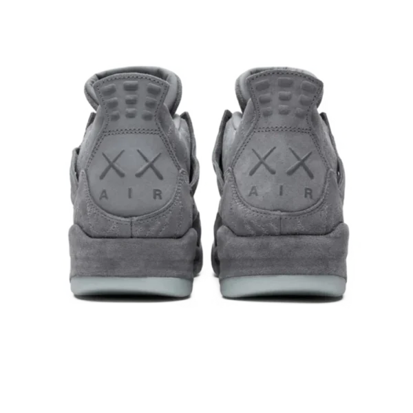 ⁦Air Jordan 4 Retro x KAWS "Cool Grey"⁩ – תמונה ⁦3⁩