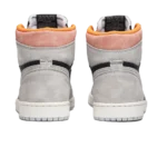 ⁦Air Jordan 1 Retro High OG Neutral Grey Hyper Crimson⁩ – תמונה ⁦3⁩