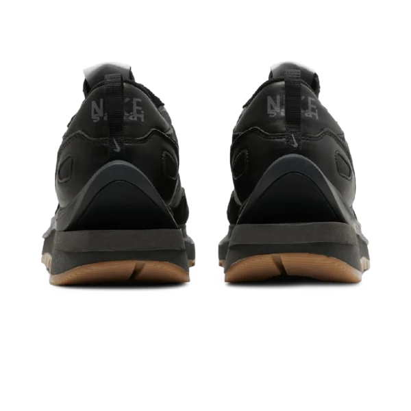⁦Nike VaporWaffle x Sacai Black Gum⁩ – תמונה ⁦3⁩