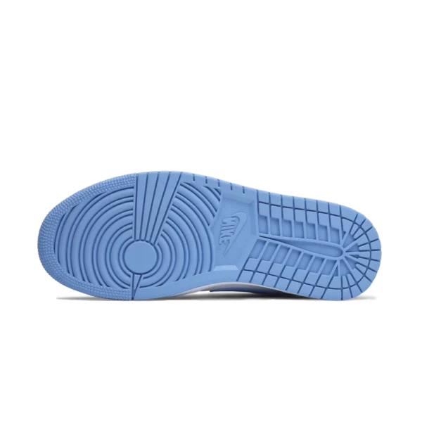 ⁦Air Jordan 1 Low UNC University Blue White⁩ – תמונה ⁦4⁩