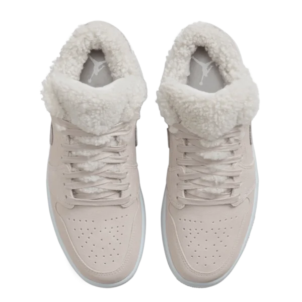 ⁦Air Jordan 1 Low "Sherpa Fleece"Grey White⁩ – תמונה ⁦4⁩