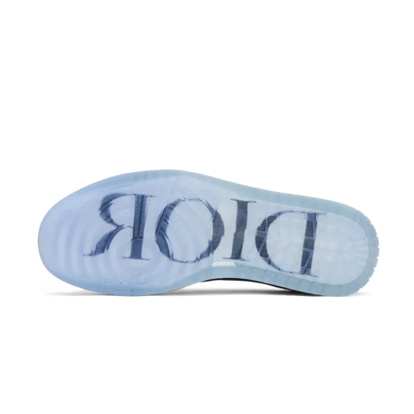 ⁦Air Jordan 1 Low x Dior Wolf Grey Sail Photon Dust White⁩ – תמונה ⁦4⁩