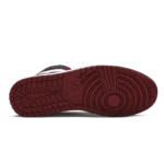 ⁦Air Jordan 1 High Retro OG Bloodline⁩ – תמונה ⁦4⁩