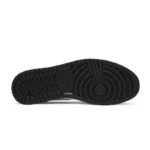 ⁦Air Jordan 1 Retro High Smoke Grey⁩ – תמונה ⁦4⁩