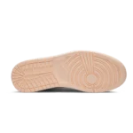 ⁦Air Jordan 1 Retro High OG Crimson Tint⁩ – תמונה ⁦4⁩