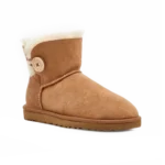 ⁦UGG Mini Bailey Button II Boot Chestnut⁩ – תמונה ⁦2⁩