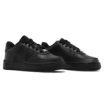 ⁦Nike Air Force 1 LE GS Triple Black Leather⁩ – תמונה ⁦2⁩