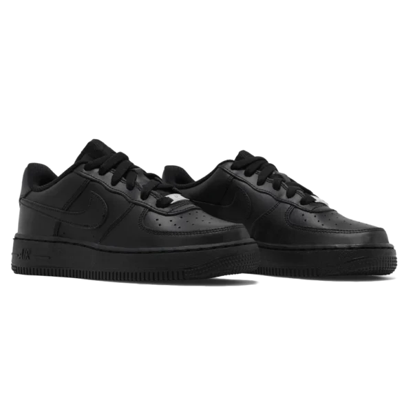 ⁦Nike Air Force 1 LE GS Triple Black Leather⁩ – תמונה ⁦2⁩