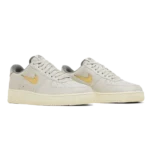 ⁦Nike Air Force 1 07 LX Light Bone Coconut Milk⁩ – תמונה ⁦2⁩