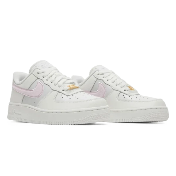 ⁦Nike Air Force 1 White Regal Pink⁩ – תמונה ⁦2⁩