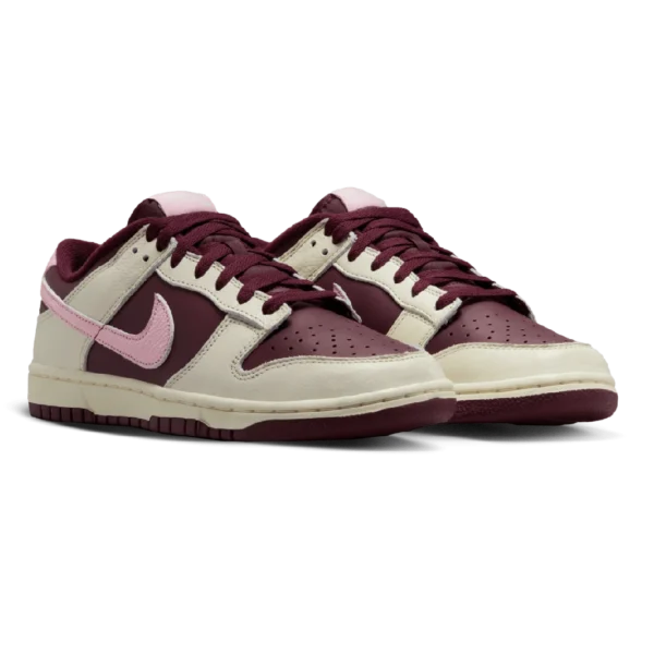 ⁦Nike Dunk Low “Valentine’s Day” Pale Ivory Night Maroon⁩ – תמונה ⁦2⁩