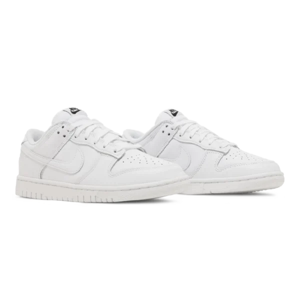 ⁦Nike Dunk Low Triple White⁩ – תמונה ⁦2⁩