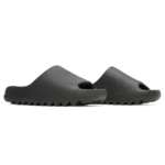 ⁦Adidas Yeezy Slides Onyx⁩ – תמונה ⁦2⁩