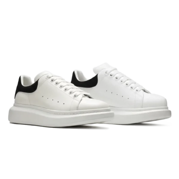 ⁦Alexander McQueen Oversized Sole Sneaker Black⁩ – תמונה ⁦2⁩