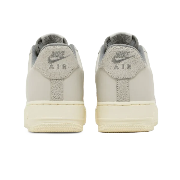 ⁦Nike Air Force 1 07 LX Light Bone Coconut Milk⁩ – תמונה ⁦3⁩