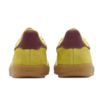 ⁦Adidas Gazelle Indoor Bright Yellow Cloud White Collegiate Burgundy⁩ – תמונה ⁦3⁩