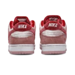 ⁦Nike SB Dunk Low x Strangelove Valentine’s Day⁩ – תמונה ⁦3⁩