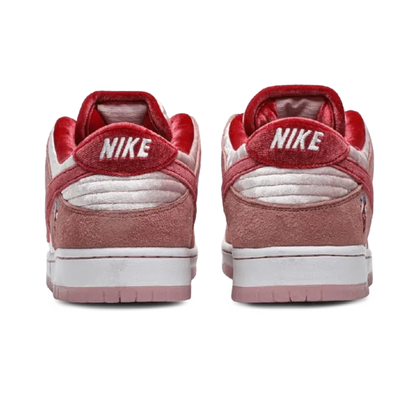⁦Nike SB Dunk Low x Strangelove Valentine’s Day⁩ – תמונה ⁦3⁩