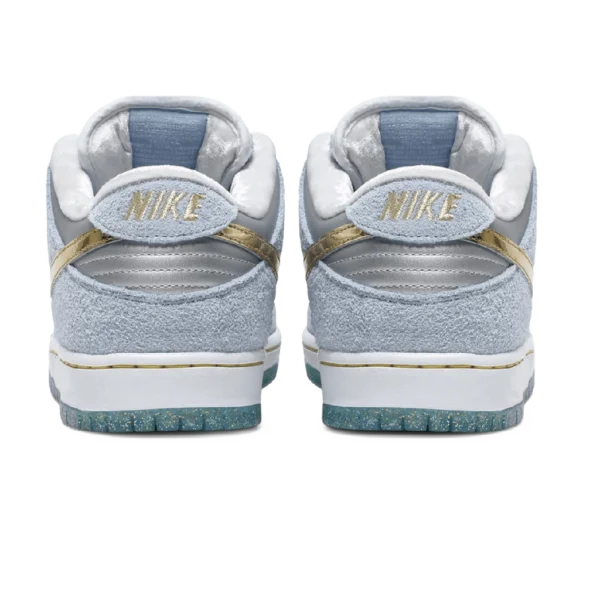 ⁦Dunk Low SB x Sean Cliver Holiday Special⁩ – תמונה ⁦3⁩