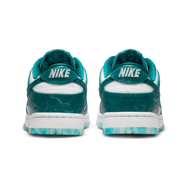 ⁦Nike Dunk Low “Ocean” Summit White Bright Spruce⁩ – תמונה ⁦3⁩