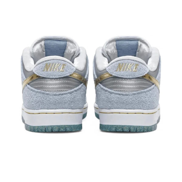 ⁦Nike Dunk Low SB x Sean Cliver “Holiday Special”⁩ – תמונה ⁦3⁩