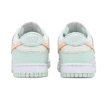 ⁦Nike Dunk Low Barely Green⁩ – תמונה ⁦3⁩