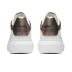 ⁦Alexander McQueen Oversized White Rose Gold⁩ – תמונה ⁦3⁩