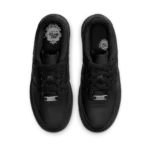 ⁦Nike Air Force 1 LE GS Triple Black Leather⁩ – תמונה ⁦4⁩