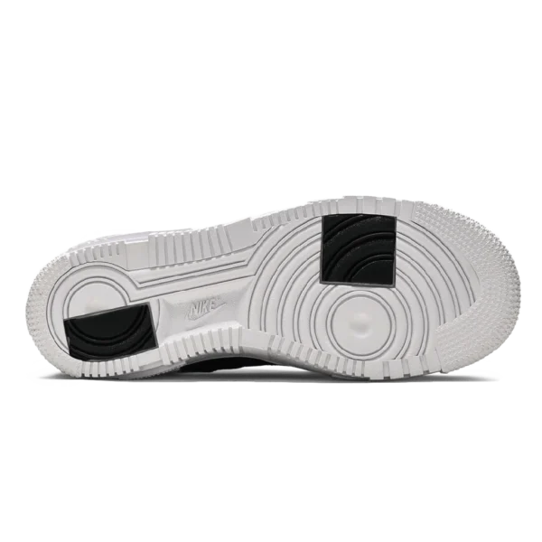 ⁦Nike Air Force 1 Pixel Black⁩ – תמונה ⁦4⁩