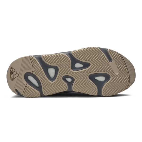 ⁦Adidas Yeezy Boost 700 Hospital Blue⁩ – תמונה ⁦4⁩