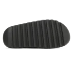 ⁦Adidas Yeezy Slides Onyx⁩ – תמונה ⁦4⁩