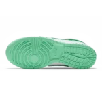 ⁦Nike Dunk Low Green Glow⁩ – תמונה ⁦5⁩