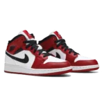 ⁦Air Jordan 1 Mid GS "Chicago" White Gym Red Black⁩ – תמונה ⁦2⁩