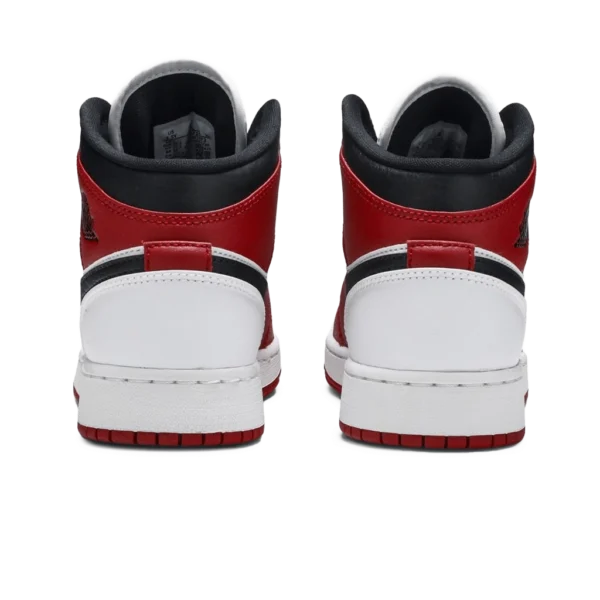⁦Air Jordan 1 Mid GS "Chicago" White Gym Red Black⁩ – תמונה ⁦3⁩