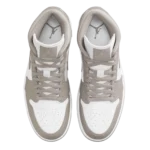 ⁦Air Jordan 1 Mid College Grey Light Bone White⁩ – תמונה ⁦4⁩