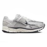 Nike Zoom Vomero 5 Photon Dust Gridiron Chrome