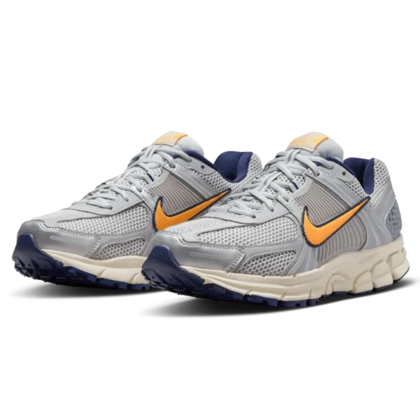 ⁦Nike Zoom Vomero 5 Pure Platinum Laser Orange⁩ – תמונה ⁦2⁩