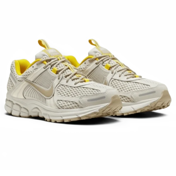 ⁦Nike Zoom Vomero 5 Light Bone Sail University Gold⁩ – תמונה ⁦2⁩