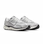 ⁦Nike Zoom Vomero 5 Photon Dust Gridiron Chrome⁩ – תמונה ⁦2⁩